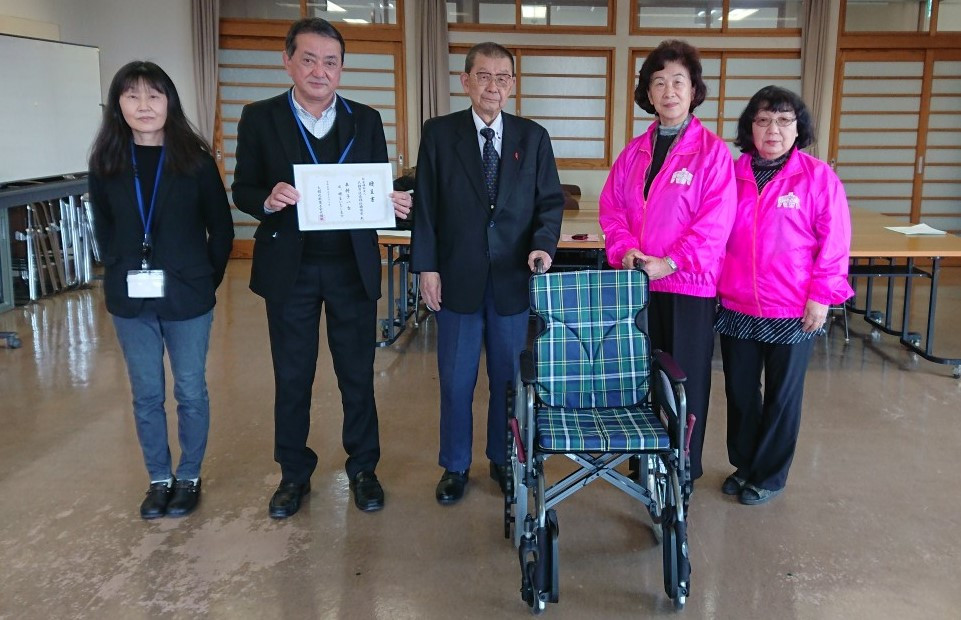 【女性部】大館市社会福祉協議会へ車いすを寄贈しました