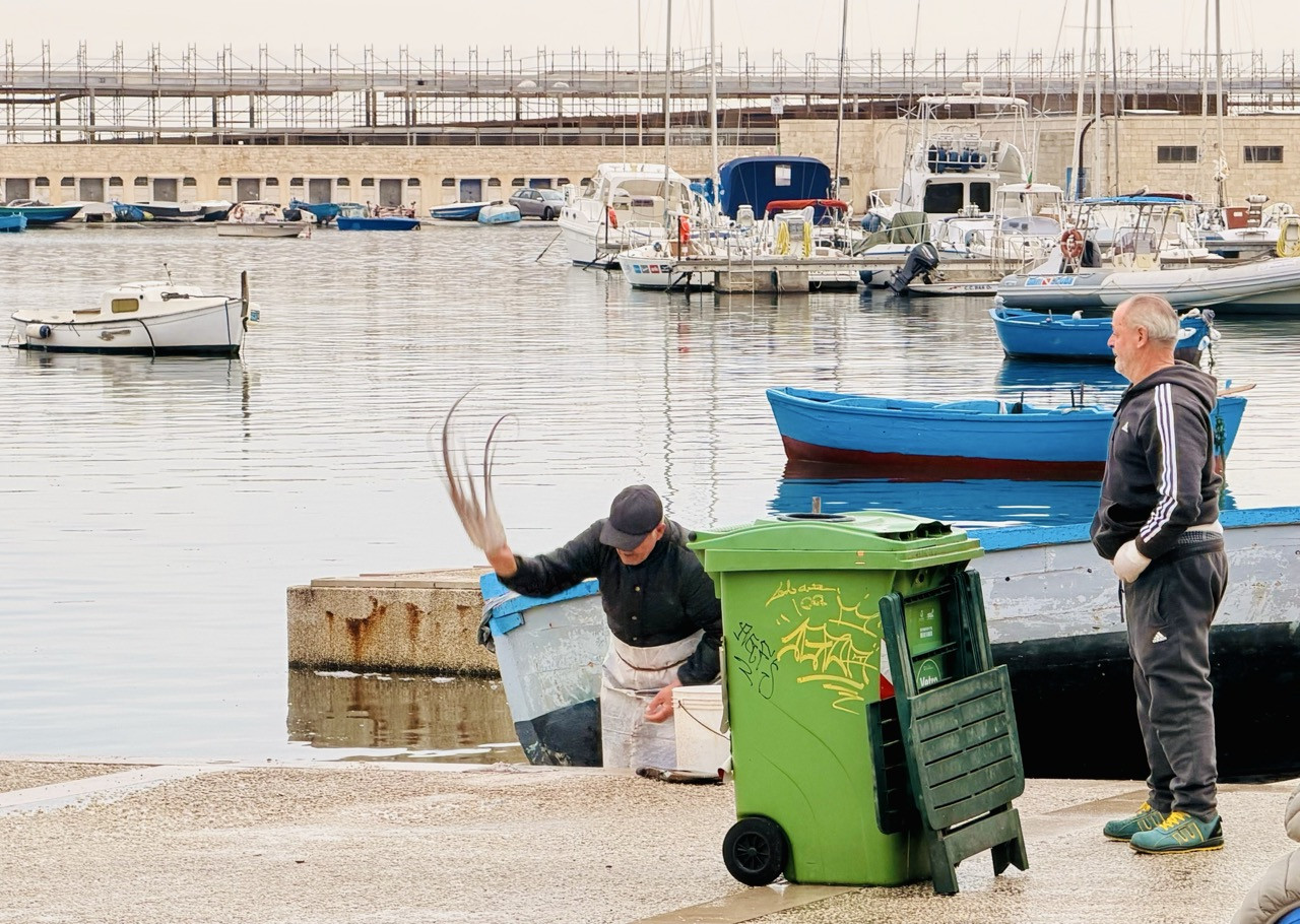0212 Fisherman's Market タコ叩き(大).jpeg