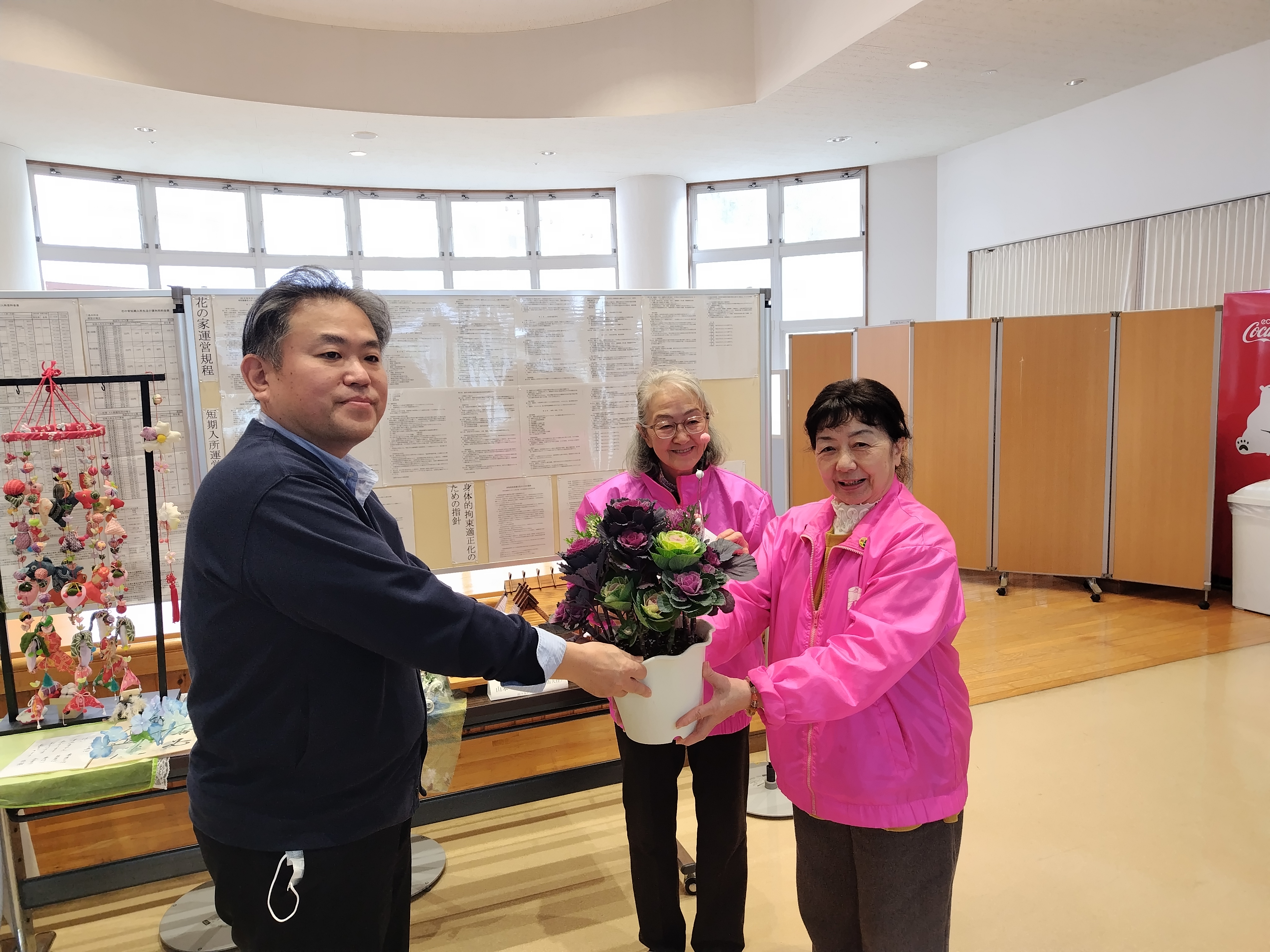 福祉施設にお花の寄せ植えを寄贈しました！