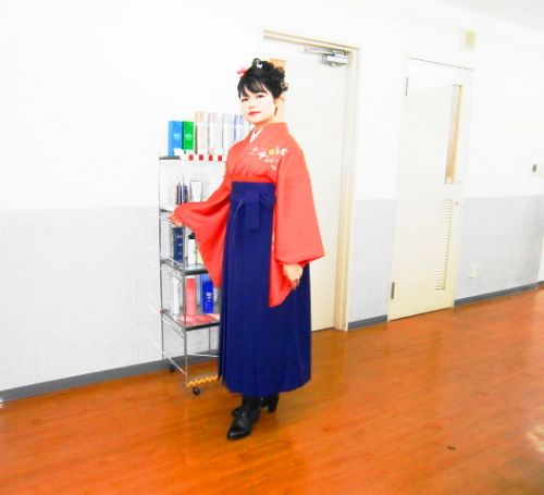 卒業式の袴を着た女性