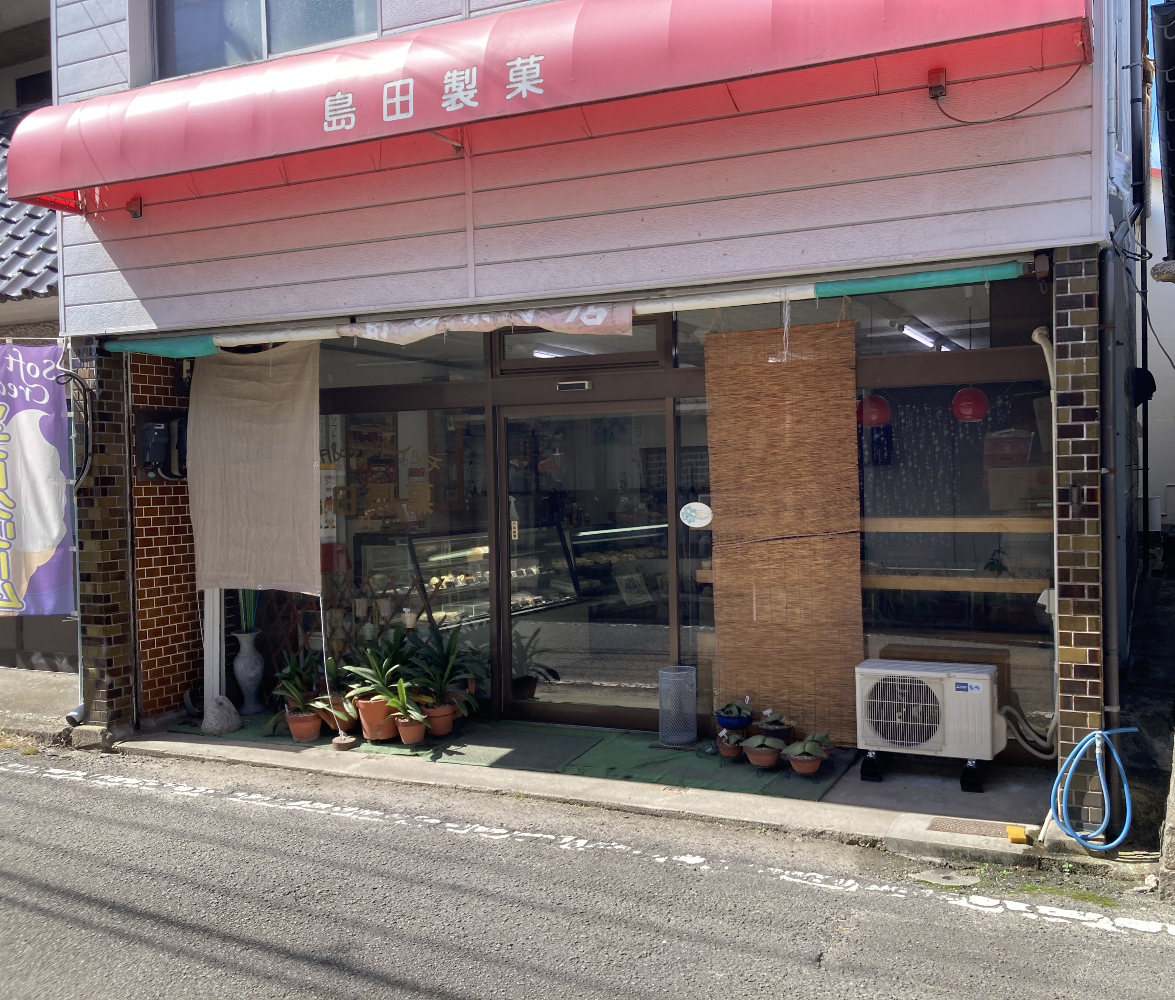 創業大正2年、店主は四代目、神戸で洋菓子の修行後帰郷し、令和六年より事業主となる。お問い合わせはお電話でお願いいたします！