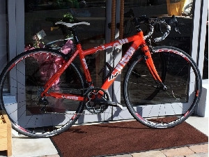 初めての方にはベーシックフィッテイングと確認アテンドライドをセットでご提供