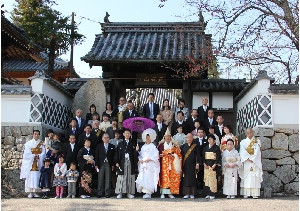 幸福寺様の結婚式での集合写真です
