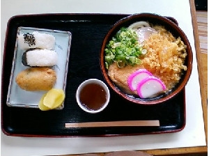 人気の「うどん定食」でお腹も大満足(*^^)v
