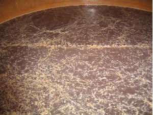 発酵中の酢もともろみ　（表面の膜が酢酸菌です）