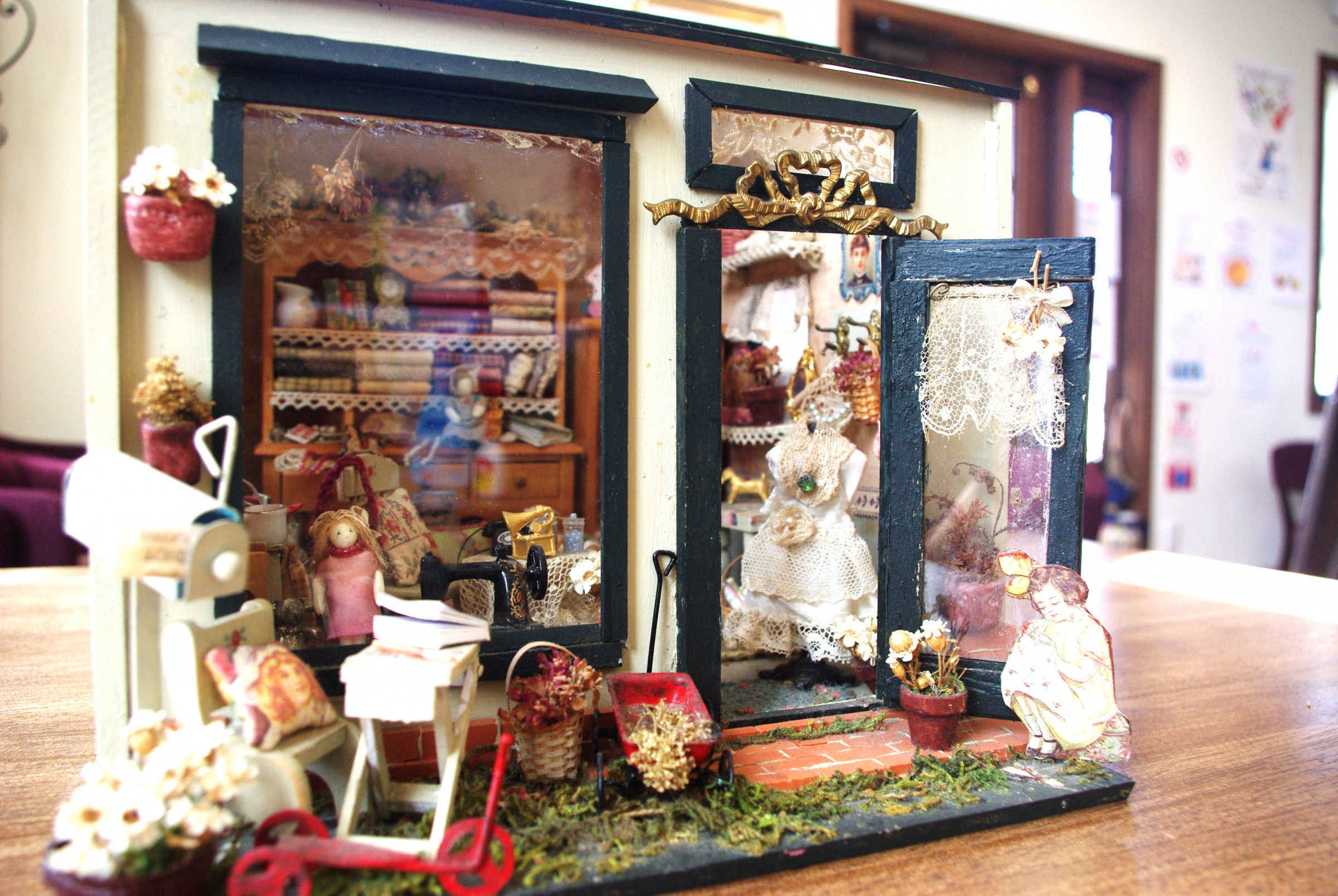 ドールハウス・パリの洋裁店