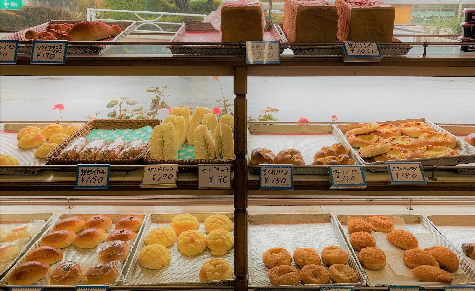 毎日店頭に並ぶパンの種類は店主の気まぐれにより異なります