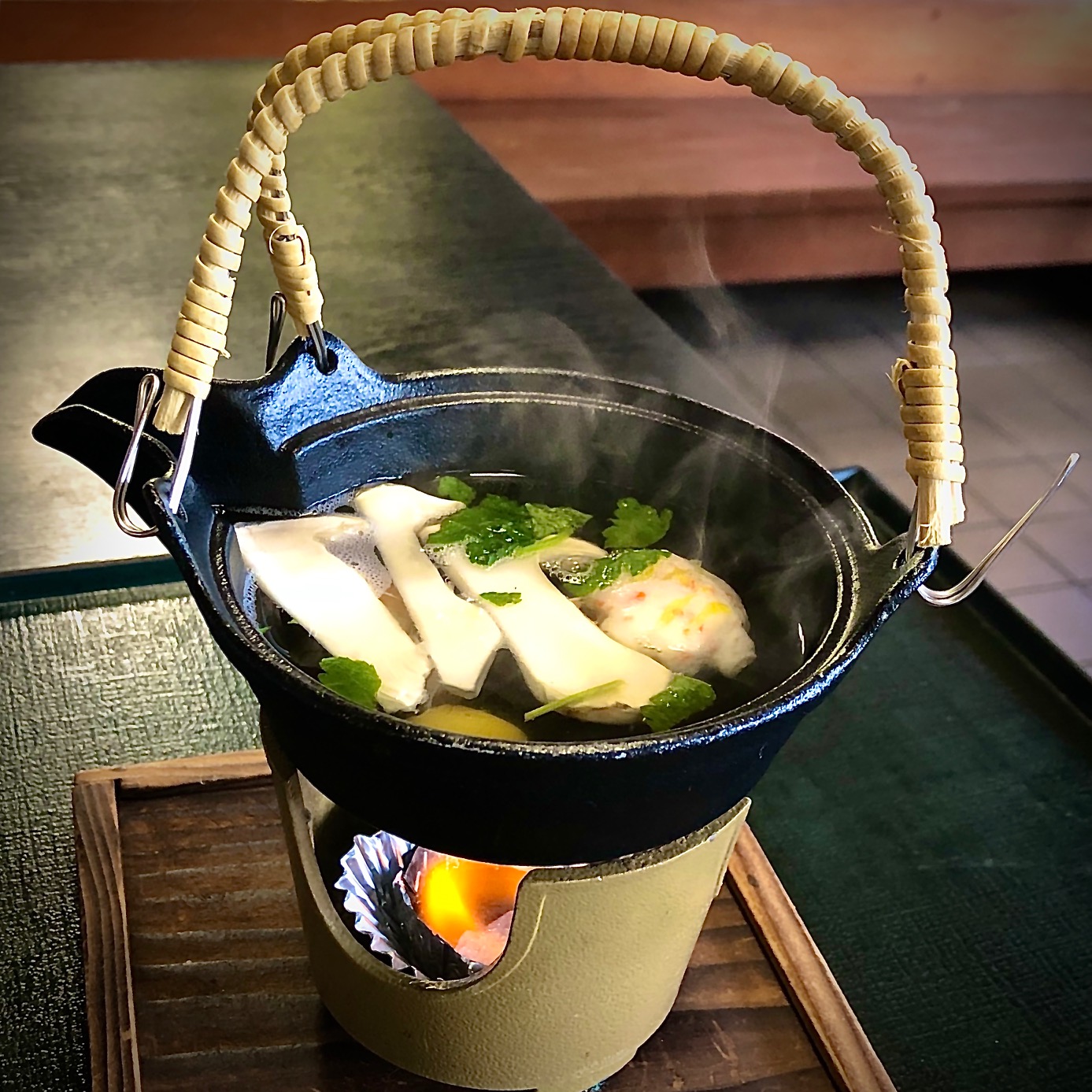 秋のごちそう！松茸土瓶蒸し