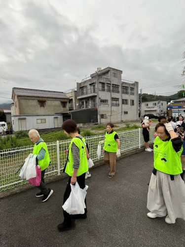 ごみのポイ捨ての抑止力になることを期待して、会場内を頑張って巡回しました。.jpg
