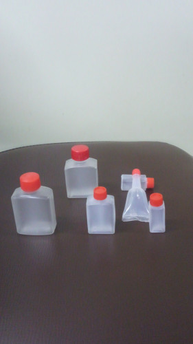 小型ボトル容器成形品（ブロー成型）