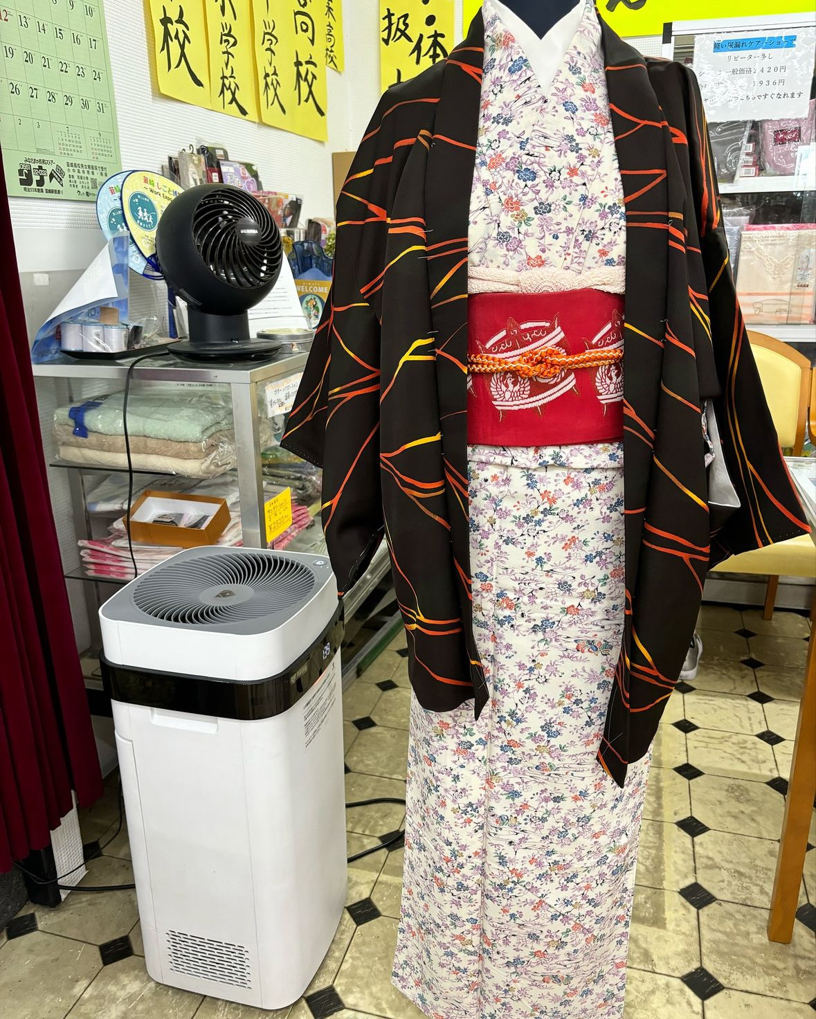 店内のボディーに着物を着せてみました✨