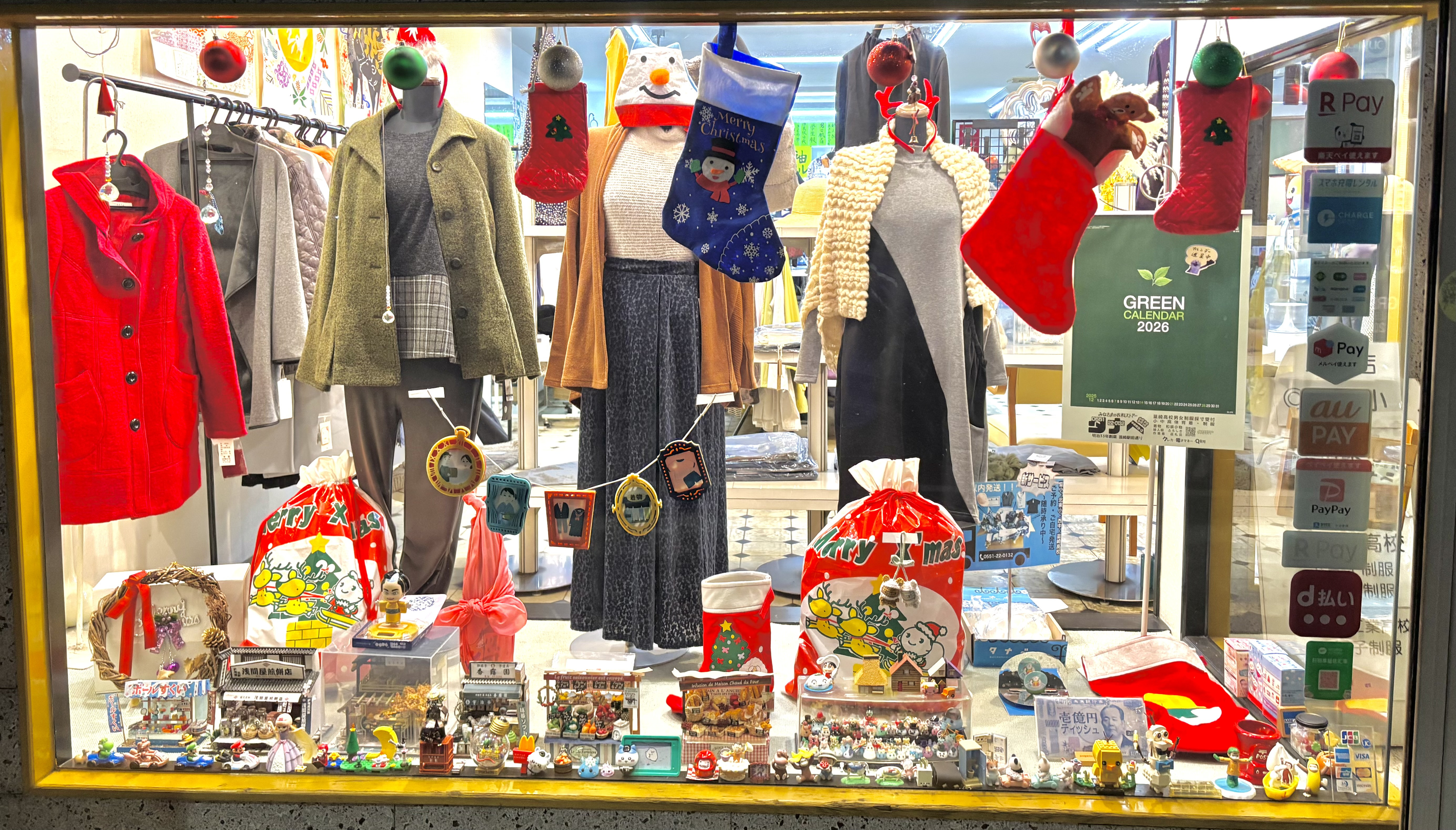 ウィンドウをクリスマス仕様にしました🎁🌟✨