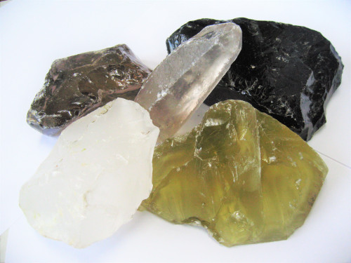 水谷水晶所有の原石一例