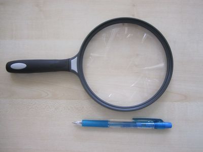 両目で見える大型拡大鏡