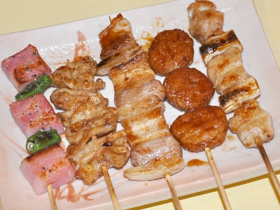 人気の五種類の串焼きを組み合わせました。当店ナンバーワン　290円