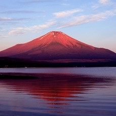 山中湖　夏の絶景　『赤富士』