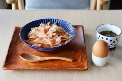 丸勝かつおぶしの卵かけご飯