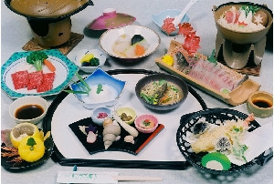 自慢の創作料理　※画像はご夕食一例です
