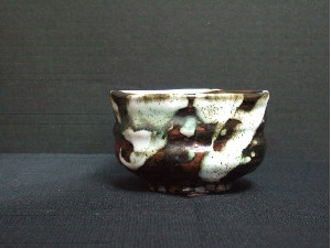 黒織部の抹茶碗