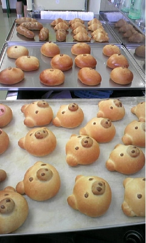 こぶたのクリームパン　\１５０