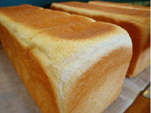 栃木の麦食パン（2斤）　560円