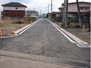 市道幹Ⅱ－８号線道路改良工事　舗装工事