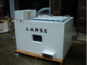 写真は1ｔ水槽です。（寸法は車に合わせて変更可能です）