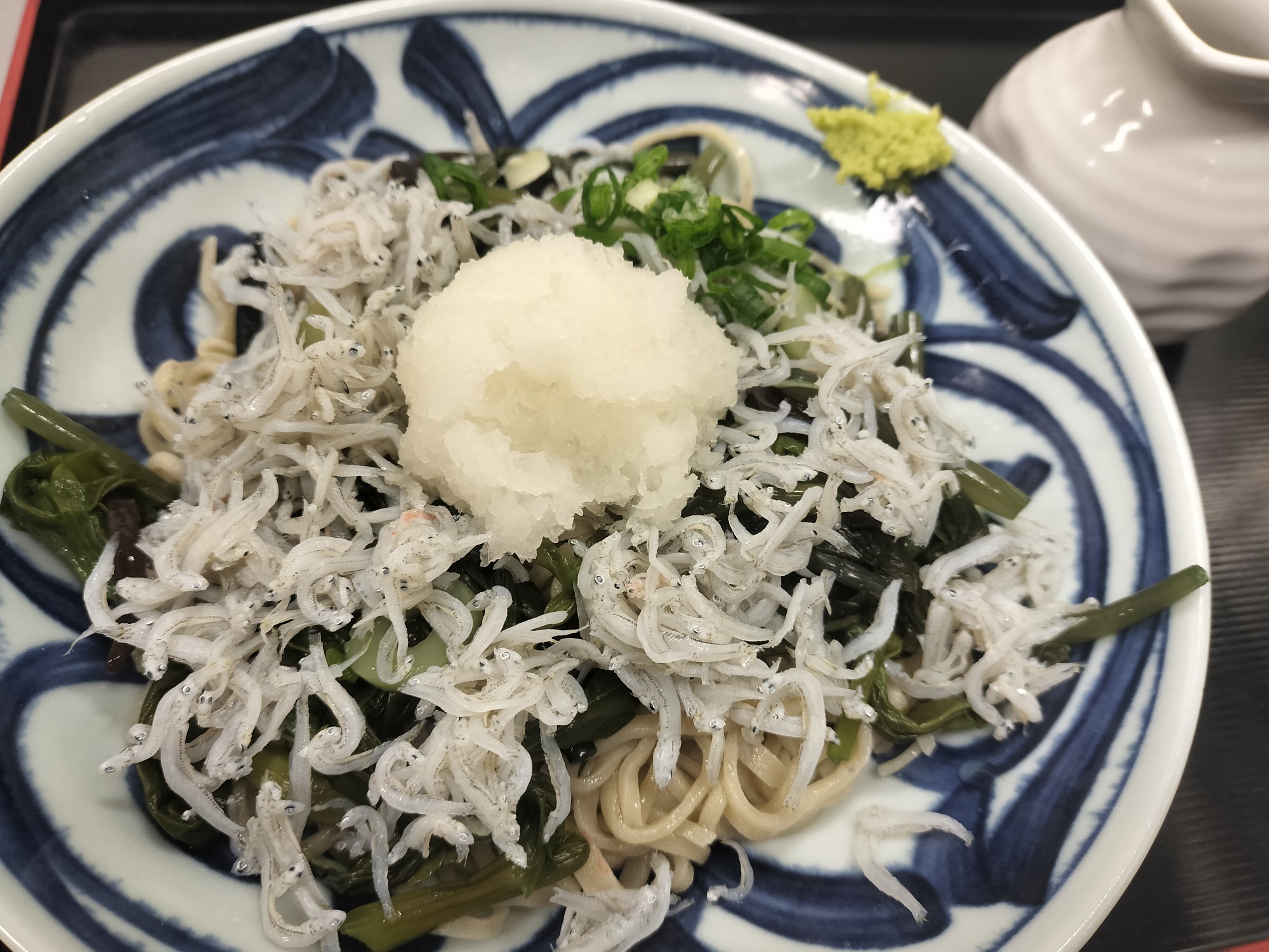 釜揚げしらすと山菜のおろしそば