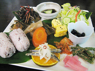 佗助膳