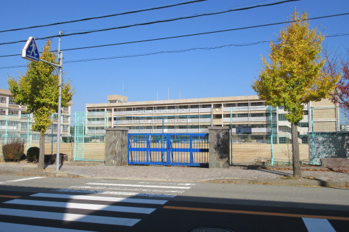 Kobe_City_Arima_junior_high_school.jpg