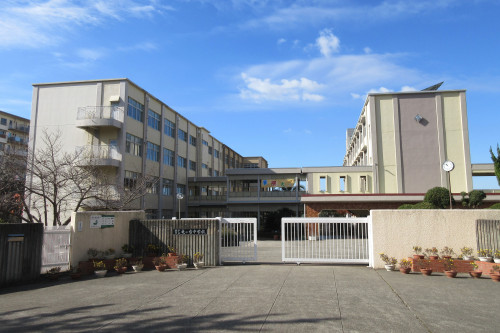 Kobe_City_Ryugadai_junior_high_school.jpg