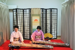 毎年、年末に皆さんで楽しい「事始め」という行事を経験して頂き、振興を深めていただきます。