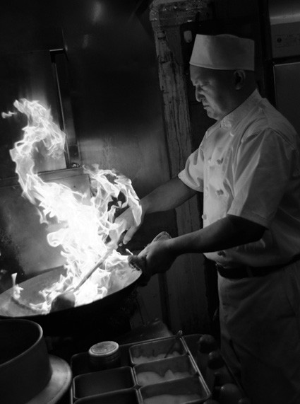 神戸南京町や大阪などで腕を磨いた料理歴30年以上の料理長が素材の旨みを引き出した一皿を提供します。