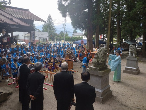 一本木神社　子供神輿.jpg