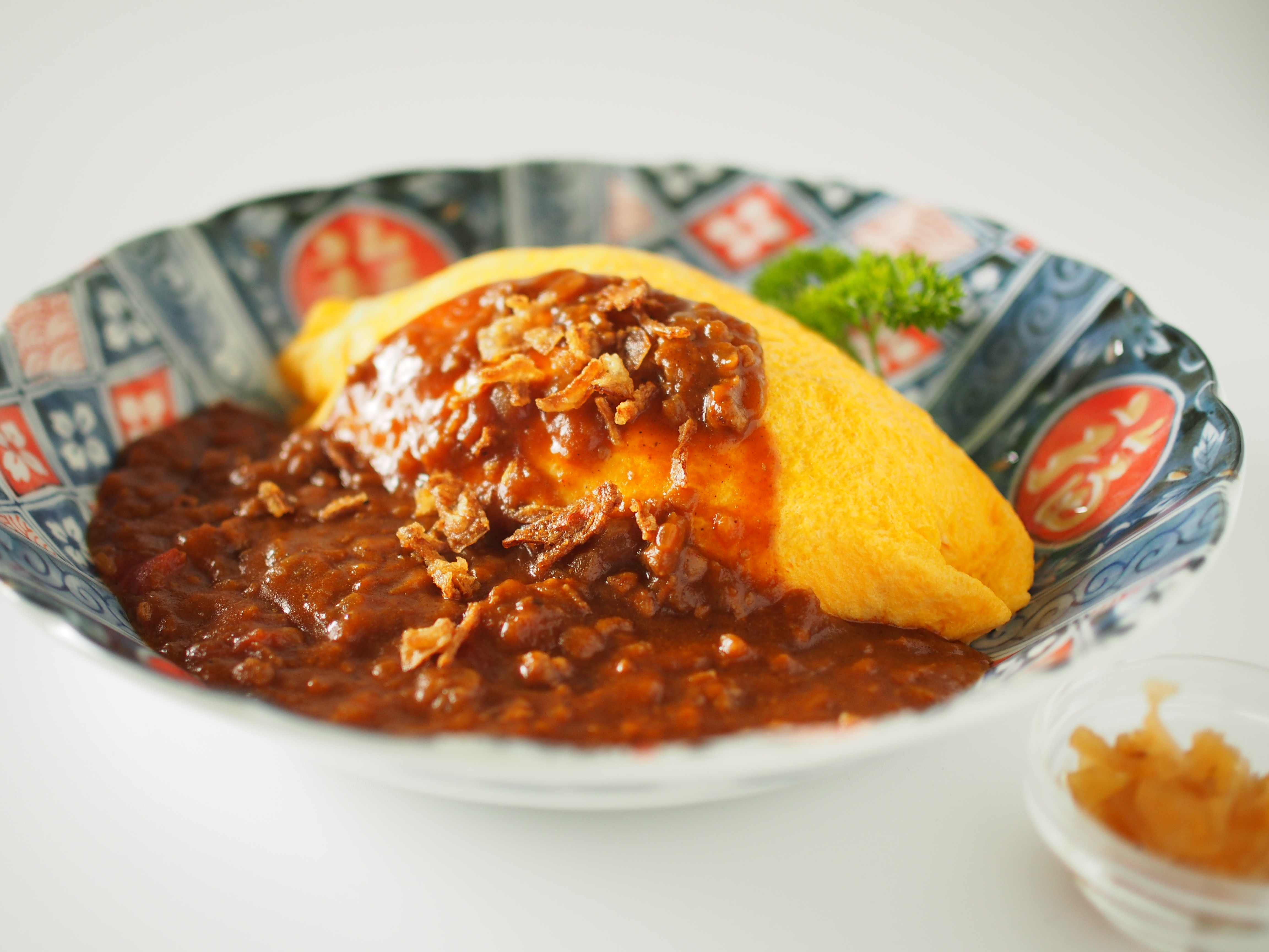 辛さひきたつスパイシーキーマカレーオムライス