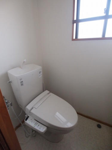 sharehouse-101-toilet.jpg