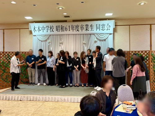 同窓会_ステージ.jpg