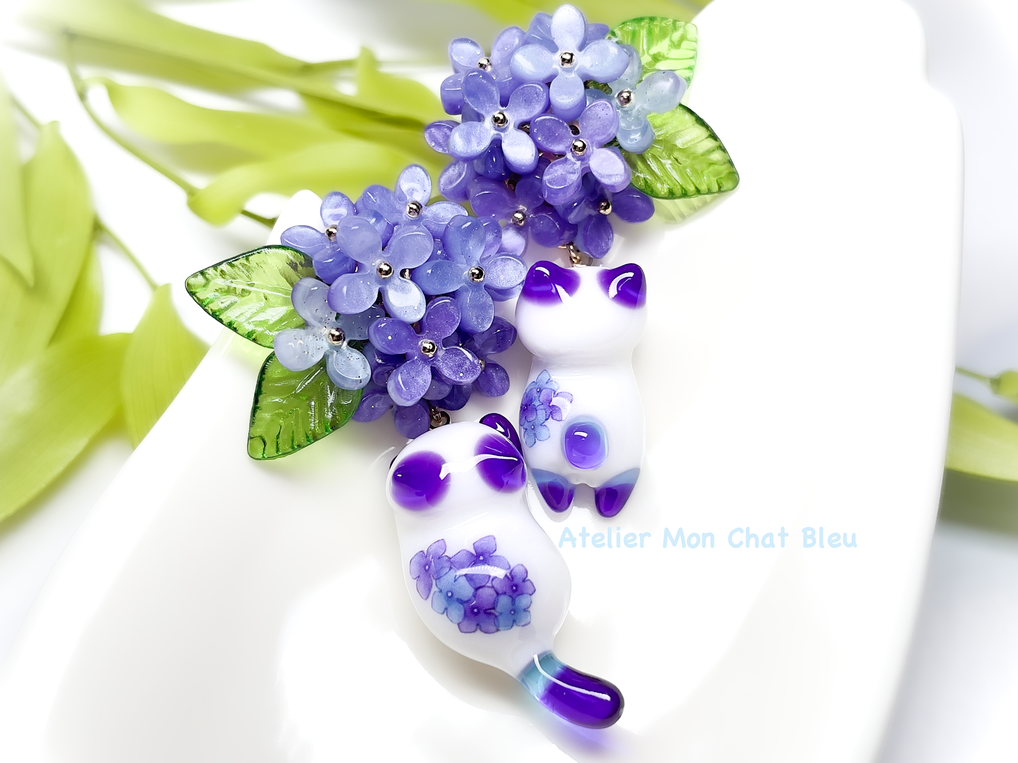 紫陽花追っかけねこのピアス　バイオレット×ブルー〈プチリニューアル版〉