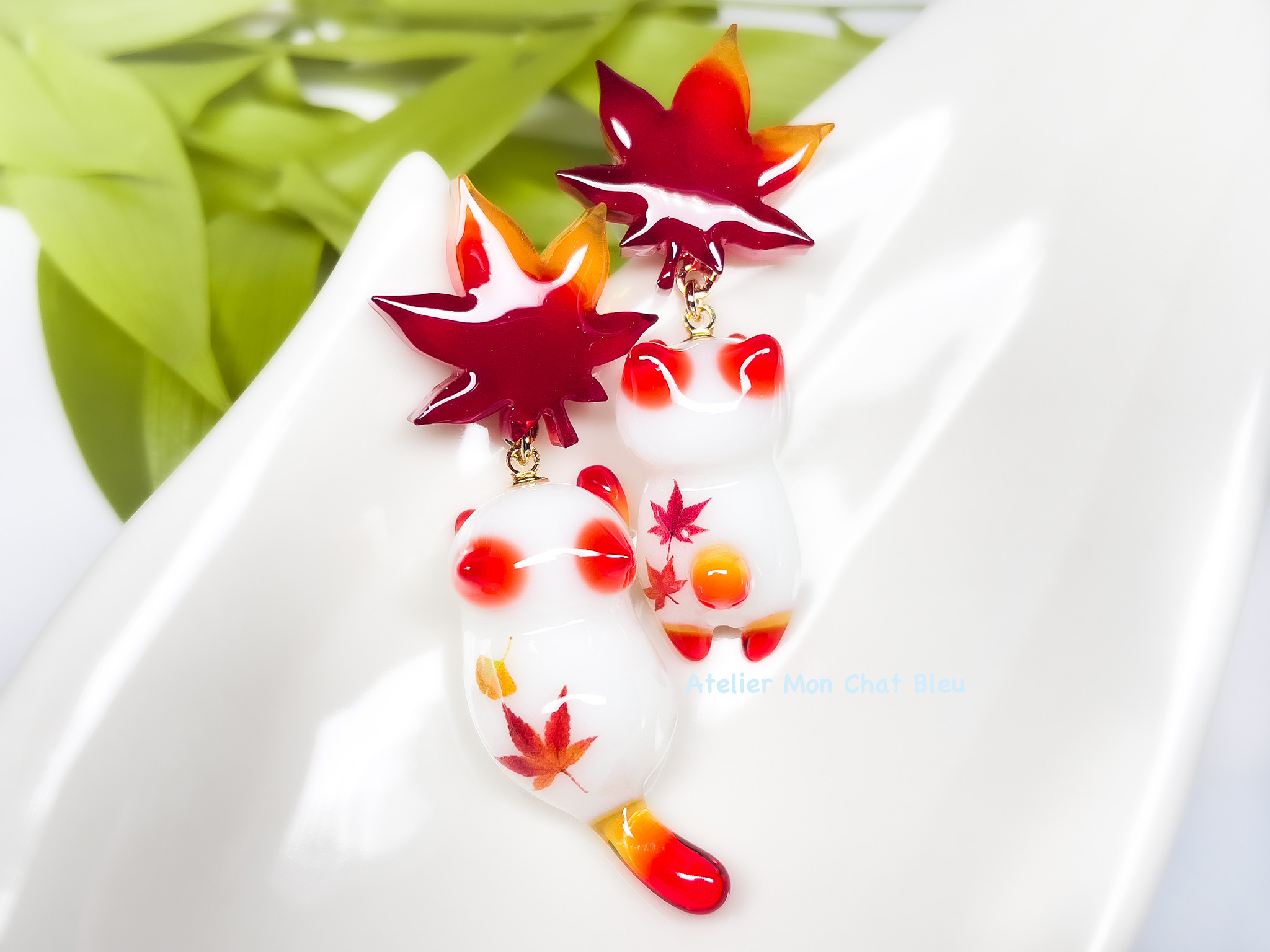 紅葉追っかけねこのピアス