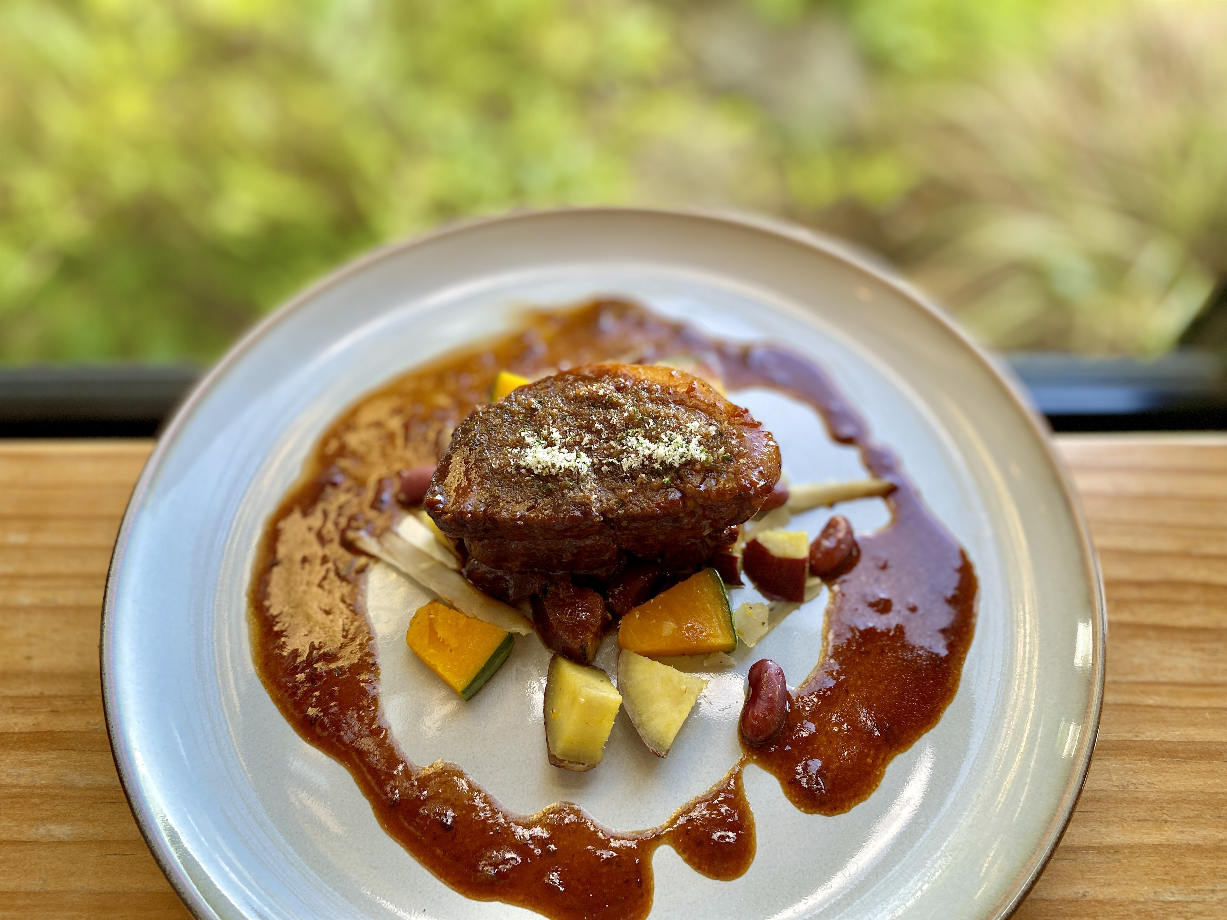 9、10月お肉ランチ 【スペイン産 栗豚肩ロースのトマトソース煮込み】