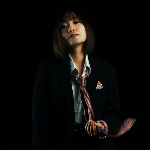 シンガーソングライターEMUさんのNewリリース「いかないで」のジャケット写真andミュージックビデオでスーツを着用して頂きました！