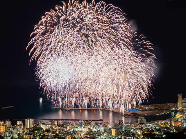 熱海のリフォーム会社！熱海海上花火大会！