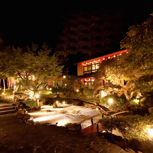 熱海 ほのか 中庭.jpg