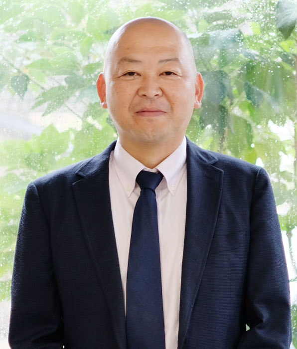 代表取締役　足立　剛