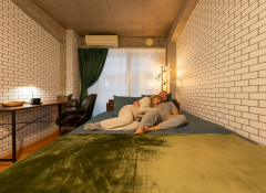 Firefly_Gemini Flash_この部屋の中で、ベッドに欧米人の夫婦が寝ている画像を他のパターンで生成 144475.png