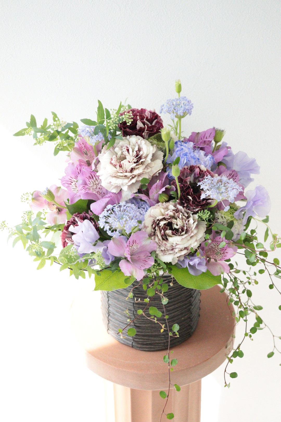 紫のお祝いアレンジメント