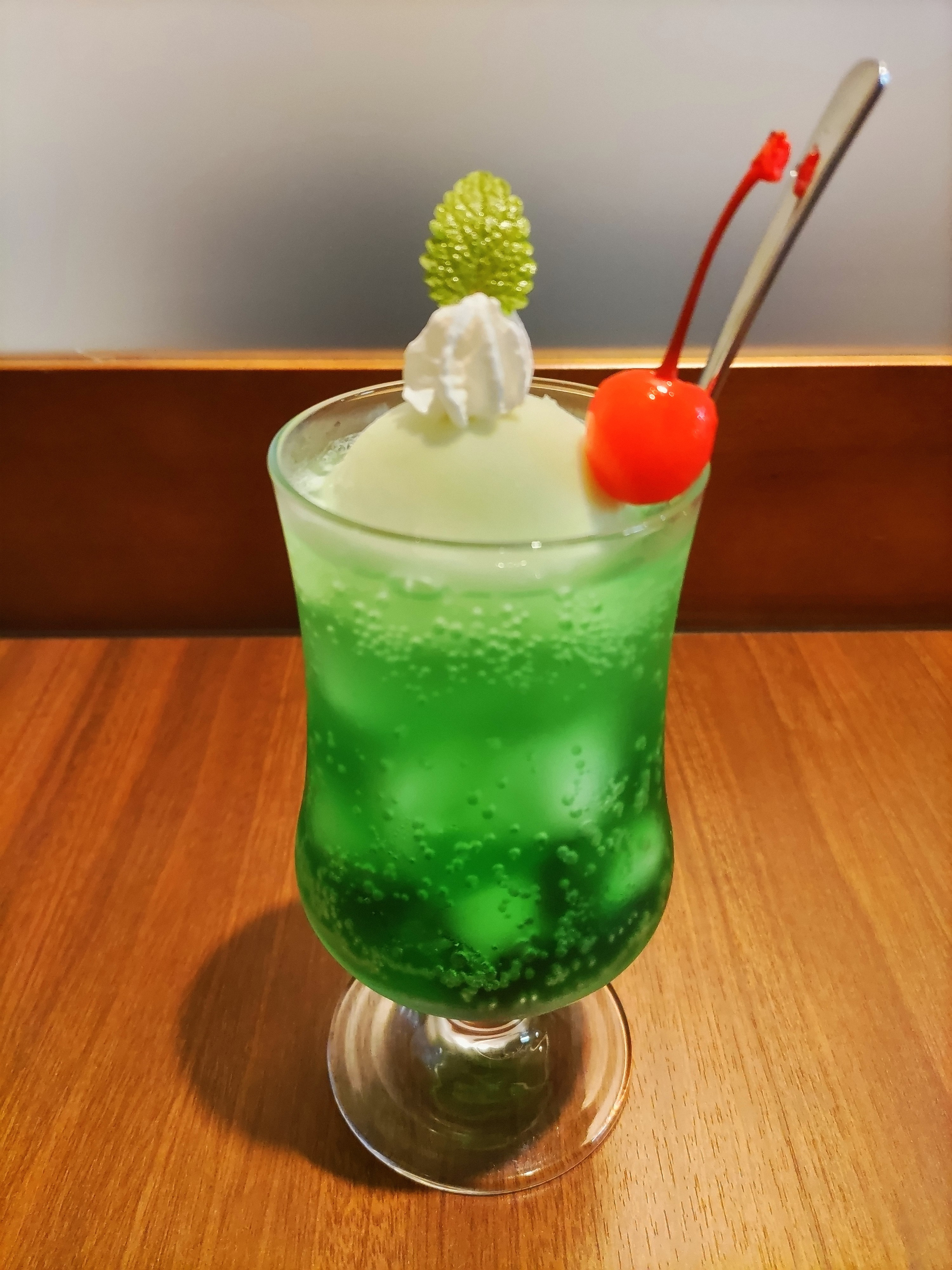 メロンアイスのクリームソーダ