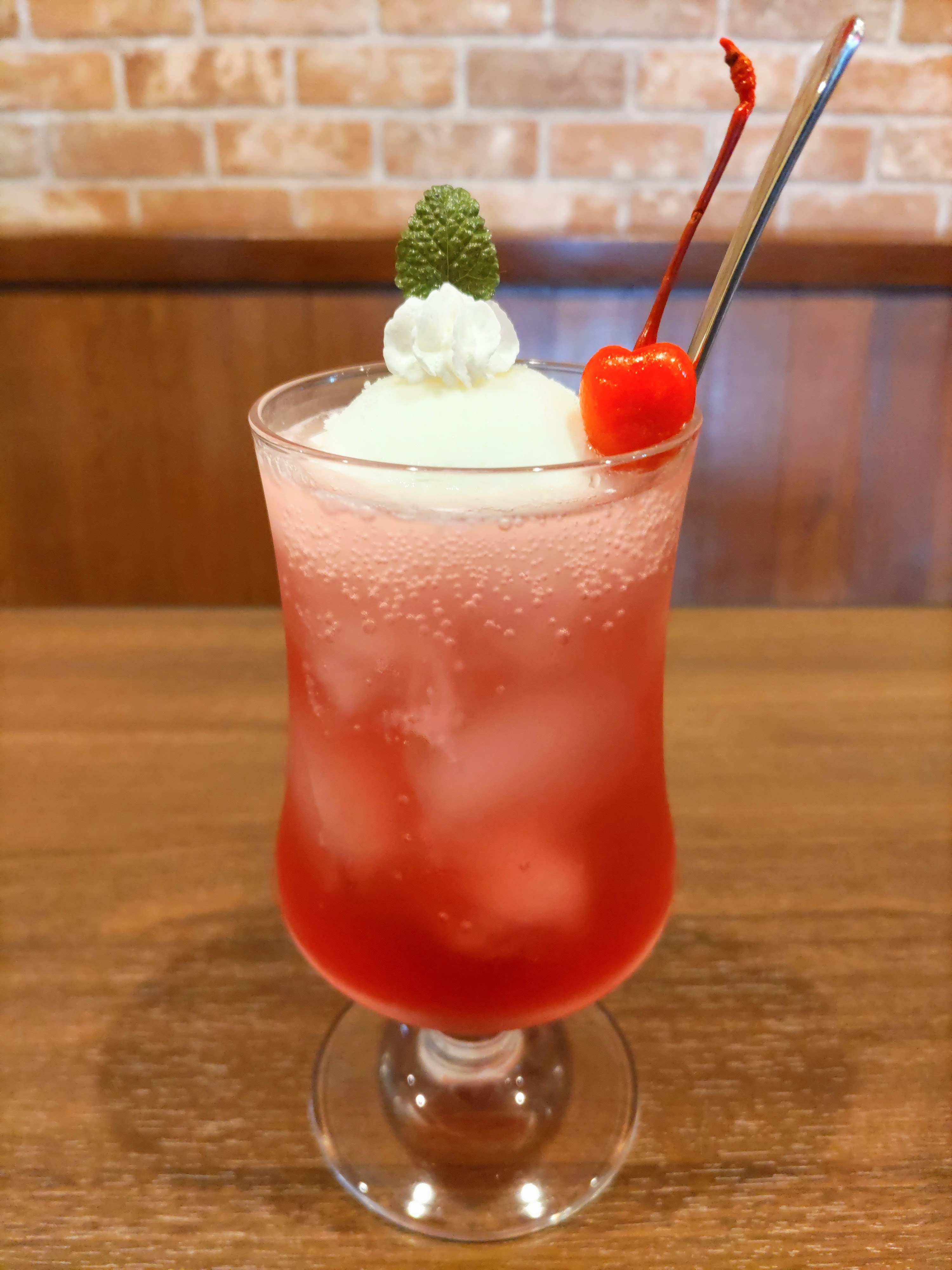 ストロベリークリームソーダ