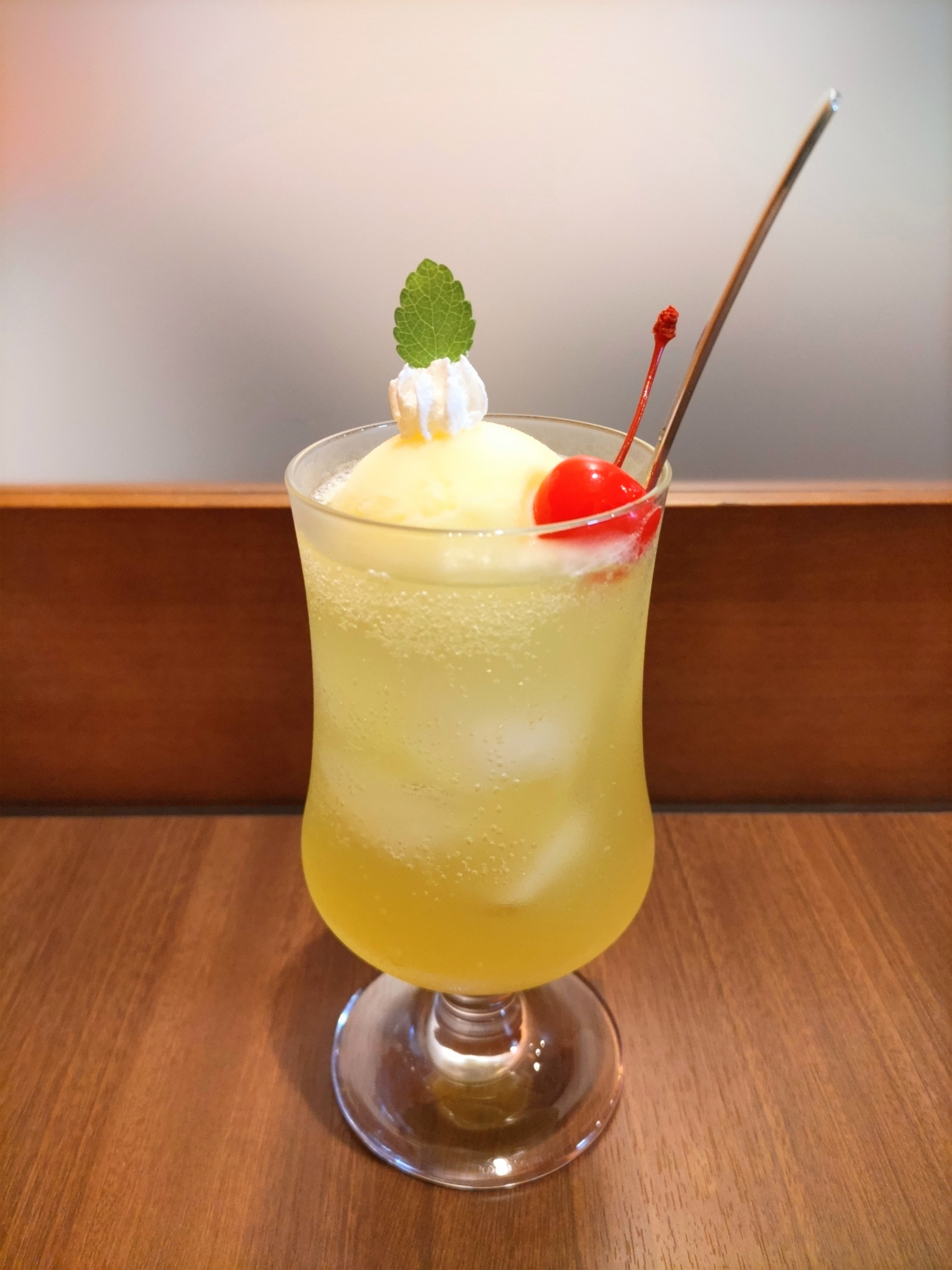 パインミックス アイスのクリームソーダ