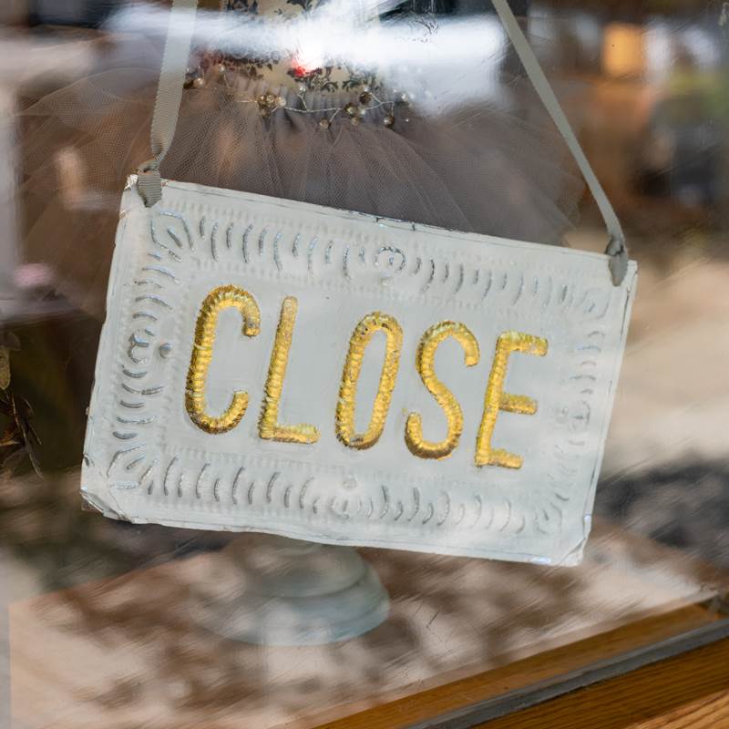 パヴェアルチザン芦屋本店の定休日について